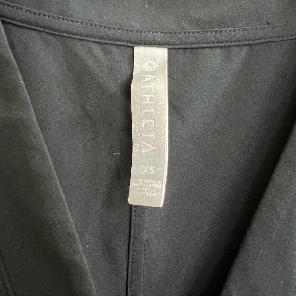 Athleta Womens Marlow Featherweight Stretch Romper in Black, Size XS - Picture 7 of 8